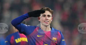 Барселона продължава договора на Фермин Лопес