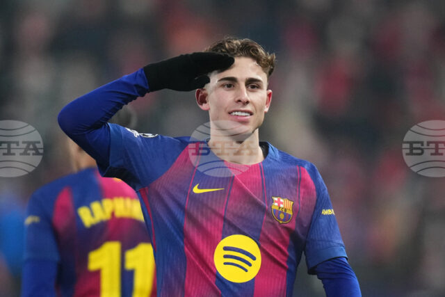 Барселона продължава договора на Фермин Лопес