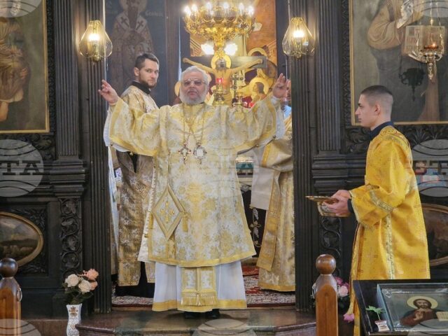 Божието благословение да пребъдва над скъпата ни Родина, казва Старозагорският митрополит Киприан в своето обръщение за Новата година