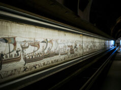 Британският музей се опита да успокои притесненията на художника Дейвид Хокни относно преместването на гоблена от Байо Британският музей се опита да успокои притесненията на художника Дейвид Хокни относно преместването на гоблена от Байо