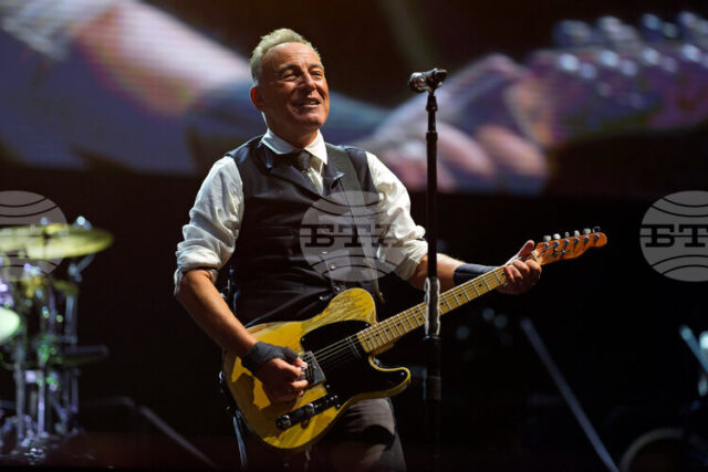 Брус Спрингстийн се обяви срещу Доналд Тръмп с песен, озаглавена Брус Спрингстийн се обяви срещу Доналд Тръмп с песен, озаглавена Streets of Minneapolis