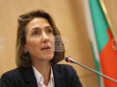 Българските граждани заслужават институции, които служат на обществения интерес, а не на политически мрежи, заявиха от "Обнови Европа"