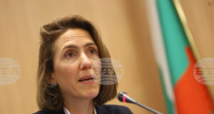 Българските граждани заслужават институции, които служат на обществения интерес, а не на политически мрежи, заявиха от "Обнови Европа"