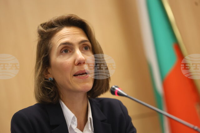 Българските граждани заслужават институции, които служат на обществения интерес, а не на политически мрежи, заявиха от "Обнови Европа"