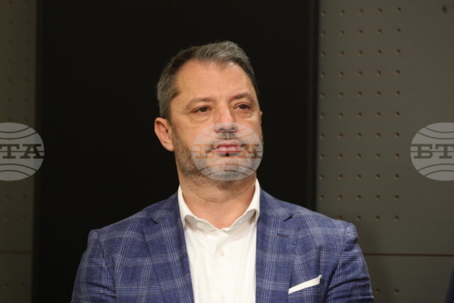 Веднага ще върнем мандата, за да спестим време и изборите да се проведат по-бързо, каза депутатът от ГЕРБ Делян Добрев