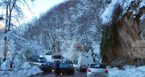 Временно е ограничено движението по пътя София – Самоков при 61-ви км поради катастрофа