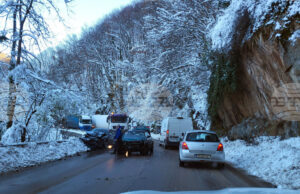 Временно е ограничено движението по пътя София – Самоков при 61-ви км поради катастрофа