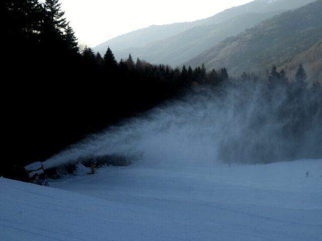 В планините е много заледено и студено