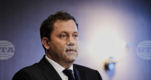 Германия няма да се поддаде на шантажа на Тръмп по отношение на Гренландия, заяви германският вицеканцлер Ларс Клингбайл