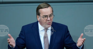 Германският министър на отбраната защити германските сили от критиките на Тръмп за НАТО в Афганистан