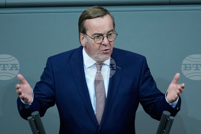 Германският министър на отбраната защити германските сили от критиките на Тръмп за НАТО в Афганистан