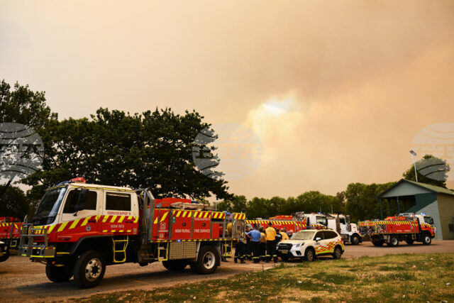 Горски пожари изпепелиха домове и оставиха десетки хиляди без ток Горски пожари изпепелиха домове и оставиха десетки хиляди без ток в Австралия