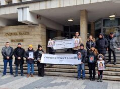 Граждани излязоха на протест пред Съдебната палата в Пловдив в памет на убития Пейо Пеев с искания за справедливост и ефективни присъди