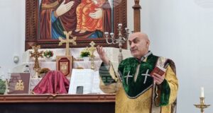 Да вървим по пътя и светлината, показани ни с Рождеството на Божия син, каза дякон Вартан Ананян в арменската църква „Сурп Агоп” в Ямбол