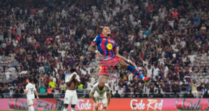 Два гола на Рафиня донесоха 16-а Суперкупа на Испания на Барселона