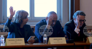 Депутатът Любен Дилов повдигна въпроса дали е необходима законодателна инициатива за определяне на тарифа за препредаване на аудиовизуални произведения