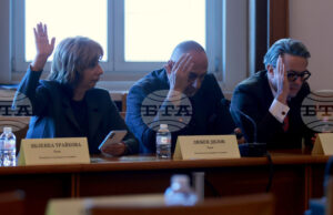 Депутатът Любен Дилов повдигна въпроса дали е необходима законодателна инициатива за определяне на тарифа за препредаване на аудиовизуални произведения