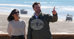 Джей Ди Ванс и съпругата му Уша