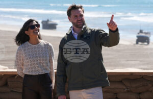 Джей Ди Ванс и съпругата му Уша