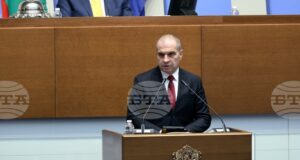 Държавата може да поставя идеи за визията на летище София при конкретни предложения, заяви Гроздан Караджов