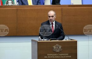 Държавата може да поставя идеи за визията на летище София при конкретни предложения, заяви Гроздан Караджов