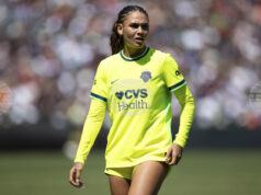 Дъщерята на Денис Родман става най-високоплатената футболистка в света Дъщерята на Денис Родман става най-високоплатената футболистка в света