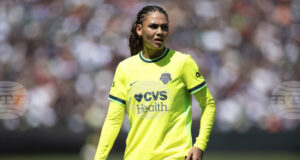 Дъщерята на Денис Родман става най-високоплатената футболистка в света