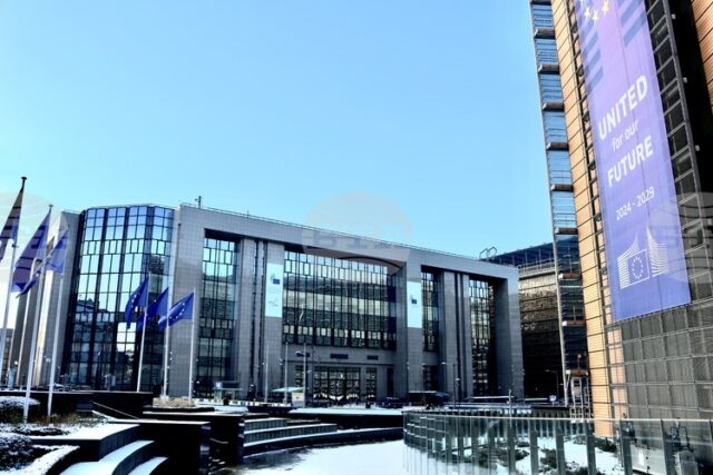 ЕК ще предложи до края на годината прекратяване на вноса на руски петрол и предвижда да се въведе пълна забрана за руските енергийни източници