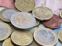 Евромонетите от всички държави в еврозоната са законно платежно средство, припомня Европейската комисия