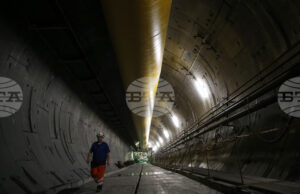 Европейски нюзрум: Забавянията и повишените разходи хвърлят сянка върху мегапроектите на ЕС за по-голяма транспортна свързаност