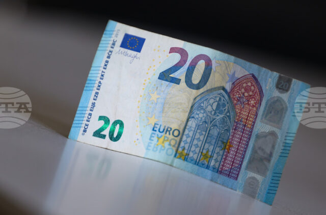 Еврото запазва позиции спрямо долара в междубанковата търговия във Франкфурт Еврото запазва позиции спрямо долара в междубанковата търговия във Франкфурт