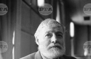 Екземпляр на „Старецът и морето“ с последното ръкописно посвещение на Хемингуей бе предаден на Нобеловия музей в Стокхолм