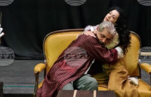 Елена Петрова и Драматичен театър – Ямбол ще гостуват в Търговище с постановката „За кого се вдига завесата“