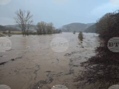 Заради обилните валежи е залята помпената станция в Крумовград, в село Гривка дъждът е отнесъл път