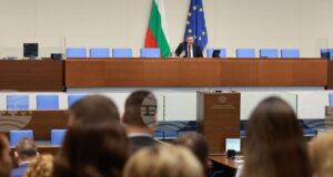 И при втория опит депутатите не успяха да съберат кворум за начало на заседанието, последният опит ще е в 10:00 часа