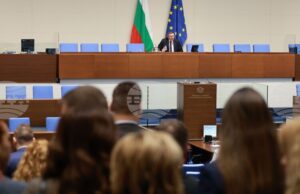 И при втория опит депутатите не успяха да съберат кворум за начало на заседанието, последният опит ще е в 10:00 часа