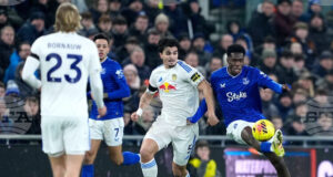 Илия Груев бе титуляр за Лийдс при равенство с Евертън