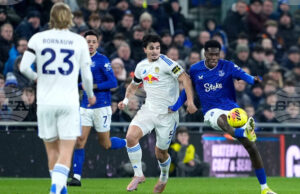 Илия Груев бе титуляр за Лийдс при равенство с Евертън