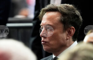 Илон Мъск и изпълнителният директор на „Райънеър“ си размениха взаимни нападки заради въздействието на „Старлинк“ върху полетите