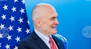 Искаме сътрудничество с Европа, промени в европейското законодателство ще бъдат от голяма полза, каза посланикът на САЩ в ЕС