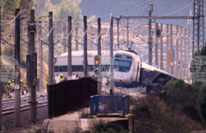 Испанският премиер обяви тридневен траур и обеща "пълна прозрачност" при разследването на железопътния инцидент