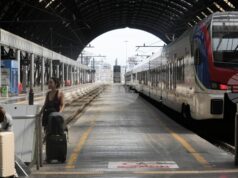 Италиански полицаи върнаха откраднат годежен пръстен на мъж, който след това се сгоди в полицейското управление Италиански полицаи върнаха откраднат годежен пръстен на мъж, който след това се сгоди в полицейското управление