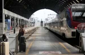 Италиански полицаи върнаха откраднат годежен пръстен на мъж, който след това се сгоди в полицейското управление Италиански полицаи върнаха откраднат годежен пръстен на мъж, който след това се сгоди в полицейското управление