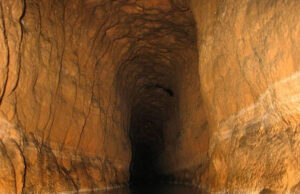 Водни канали в Иран