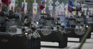 Бронирана техника на венецуелската армия преминава по улиците на Каракас по време на парад по случай Деня на независимостта от Испания, 5 юли 2022 г. (