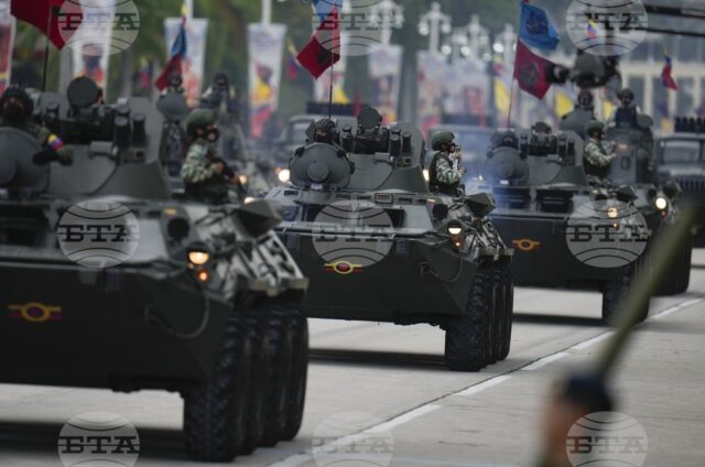 Бронирана техника на венецуелската армия преминава по улиците на Каракас по време на парад по случай Деня на независимостта от Испания, 5 юли 2022 г. (
