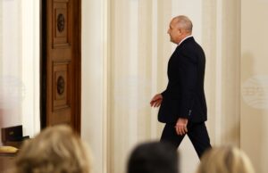 Конституционният съд прекрати правомощията на Румен Радев: Хроника на двата президентски мандата и предисторията им Оставката на президента Румен Радев е внесена в Конституционния съд