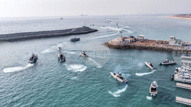 Корпусът на гвардейците на Ислямската революция ще проведе учения с бойни стрелби в Ормузкия проток в неделя и понеделник