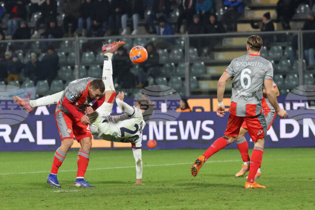 Кремонезе и Каляри завършиха наравно в мач от италианското футболно първенство