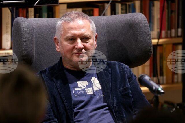 Либретото към „Космическа опера“, написано от Георги Господинов, излезе в САЩ като самостоятелно издание